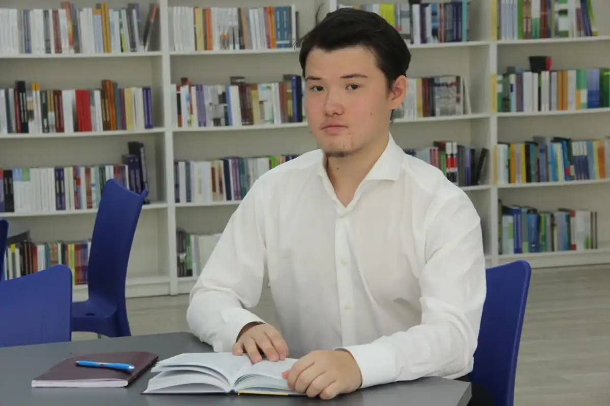 Әскерде борышын өтеп, грант иеленді: Ұландық сарбаз студент атанды