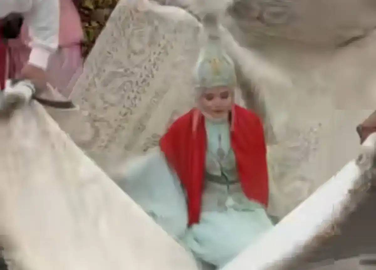 «Кілеммен- шығарғаны несі?»: желіде Сәкен Майғазиевтің келінінің ұзатуы қызу талқыланып жатыр