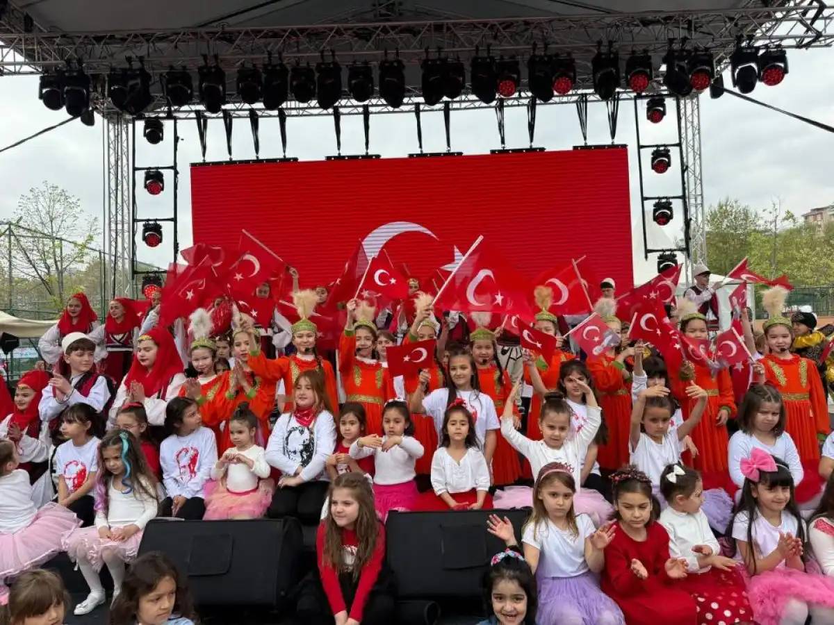 Астаналық жас өнерпаздар Түркиядағы халықаралық фестивальде өнер көрсетті