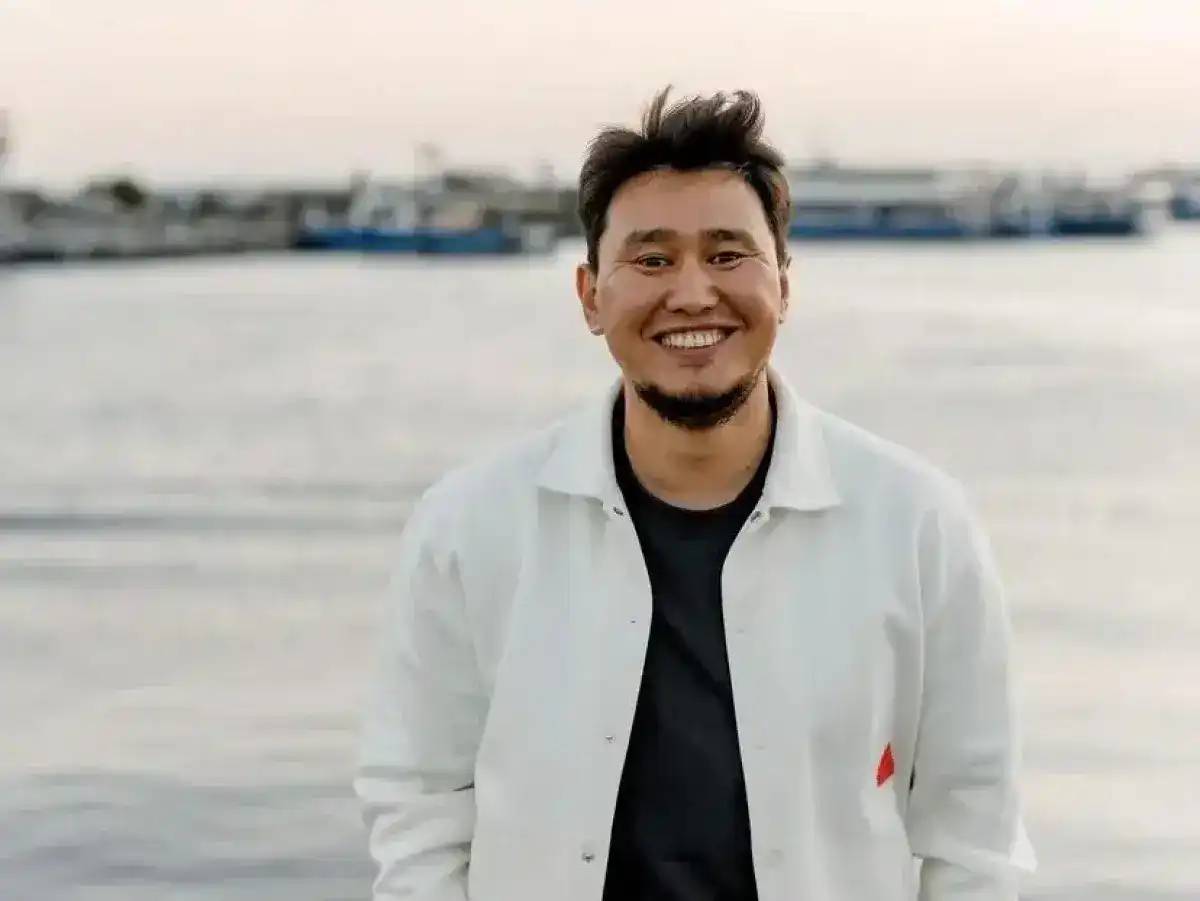 «Ішім пысып кетті» деді: Жахан Отарғалиев отбасылық өмірі туралы айтты