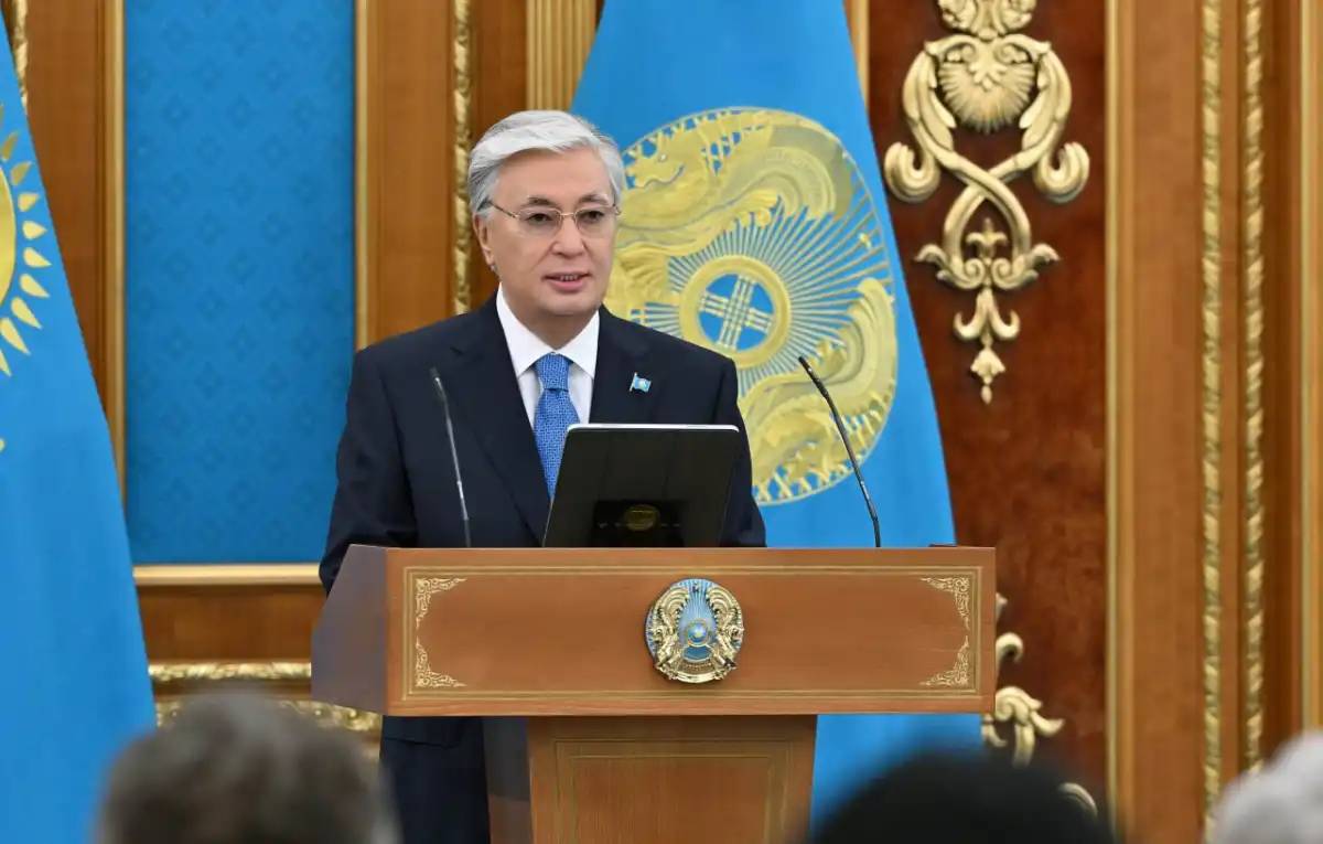 Президент медицина саласы қызметкерлерін марапаттады