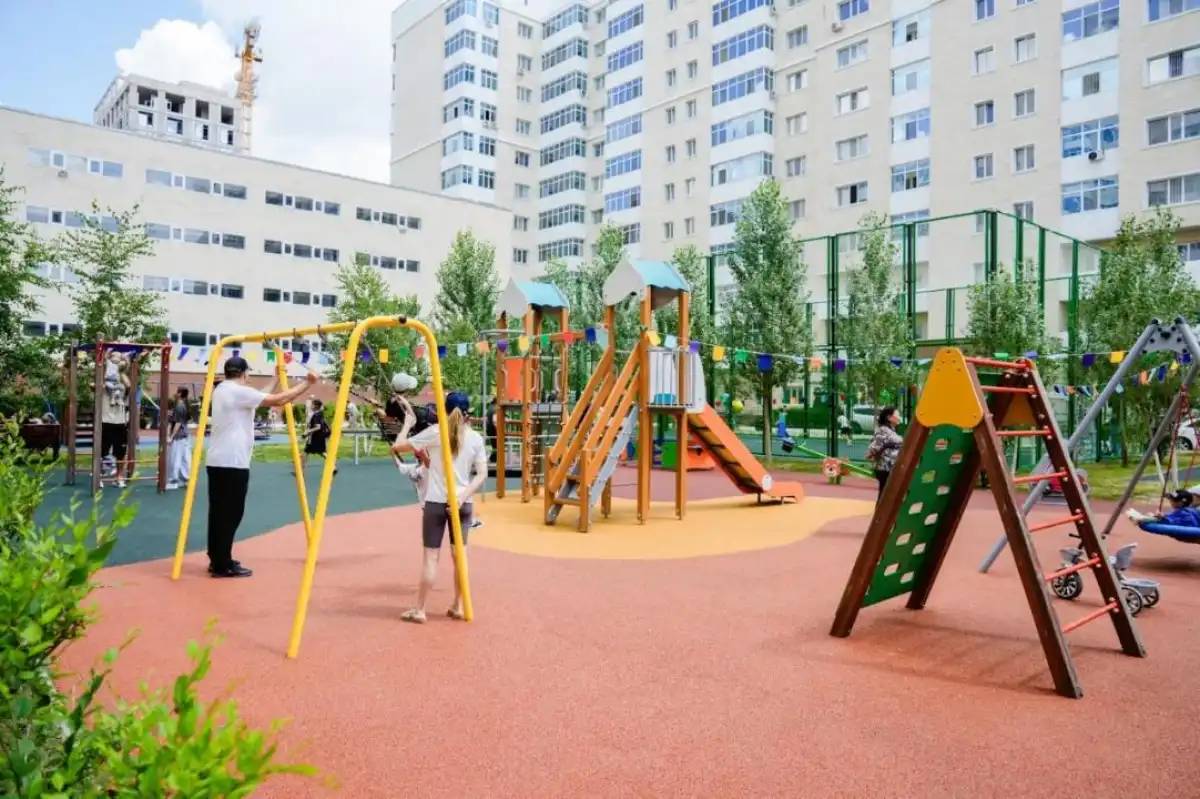 Нұра ауданында Астана күніне орай аулалар мен гүлзарлар ашылды