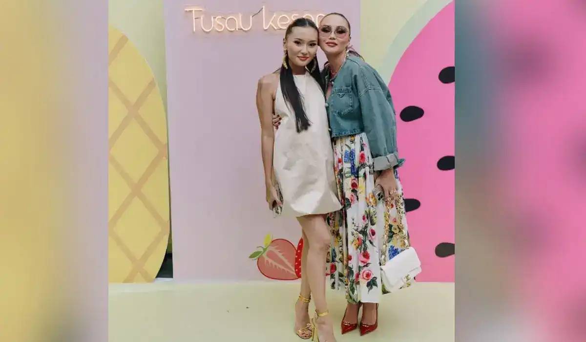 «Ақыл-есің дұрыс па, қызым?»: Айсәуле Бақытбек анасына пранк жасады