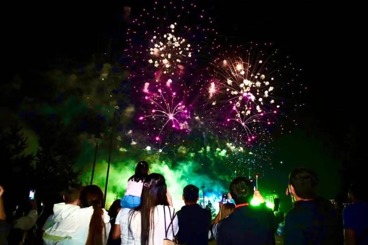 Елордада қала күніне орай мерекелік отшашу өтті