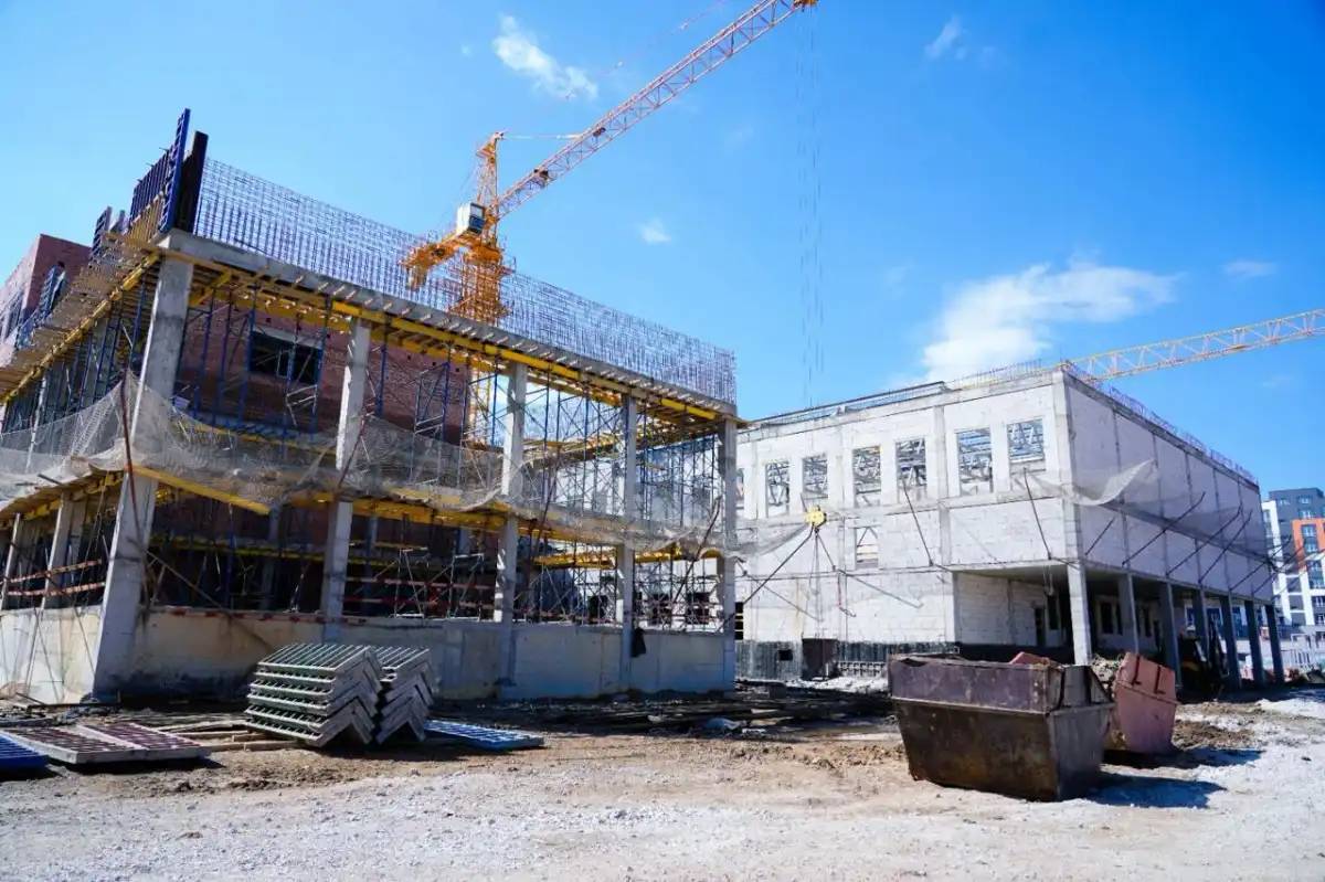 34 мектептің жөндеу жұмыстары созылып кетті: Олжас Бектенов әкімдерге аяқтауды тапсырды