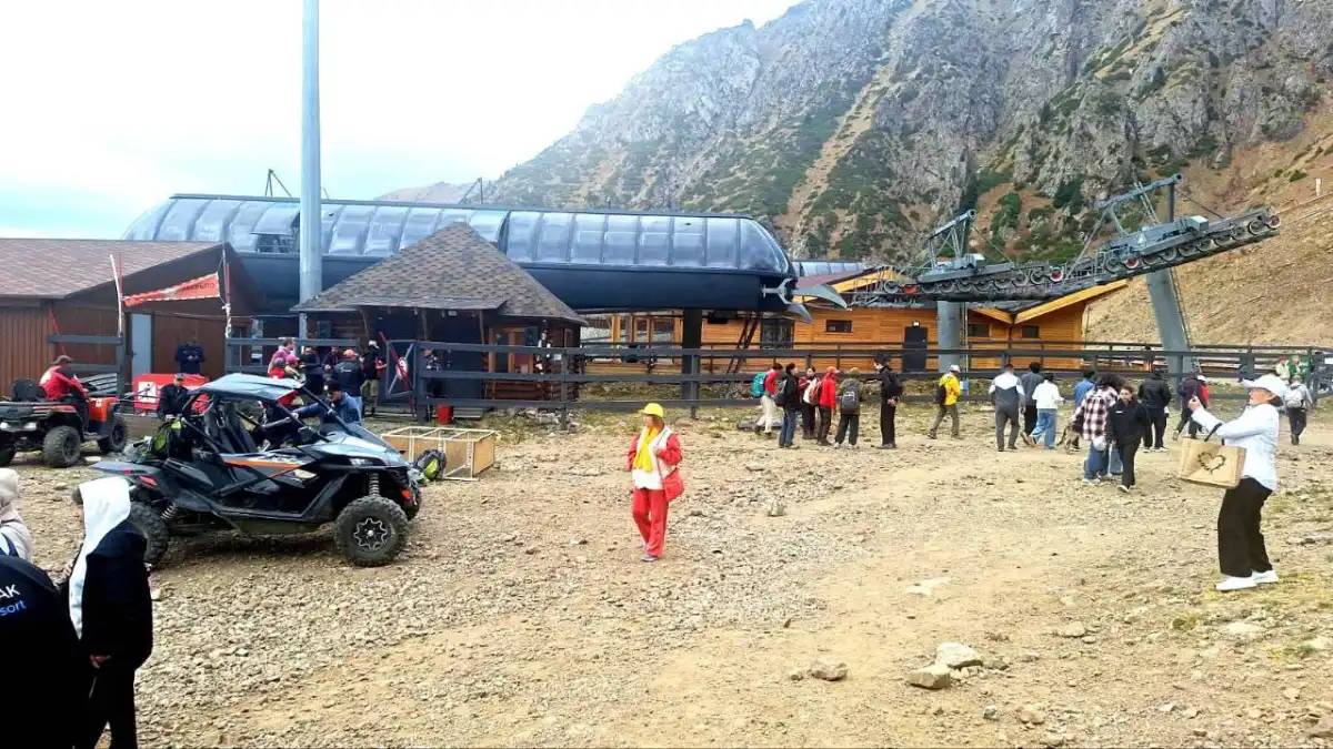 Шымбұлақтағы аспалы жол тоқтап қалды (ВИДЕО)