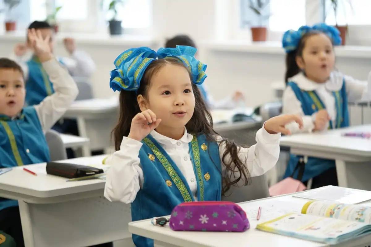 Жаңа оқу жылы қарсаңында 500 мың балаға материалдық және әлеуметтік көмек көрсетіледі — Олжас Бектенов