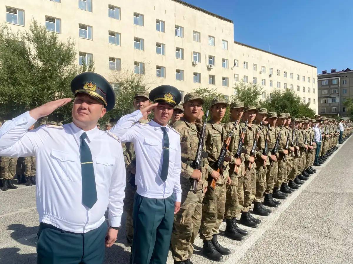 Шымкентте 400-ге жуық жас сарбаз әскери ант қабылдады