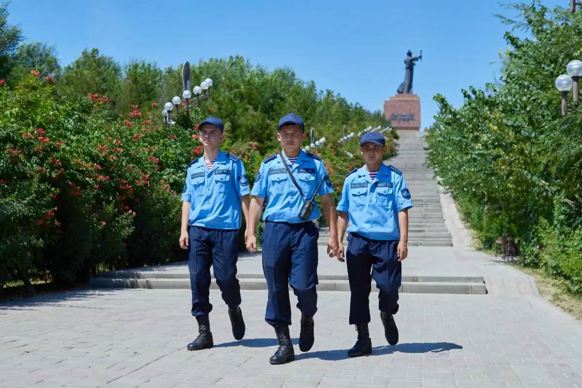 Ұлттық ұлан сарбазы Абайдың 50 өлеңін жатқа біледі