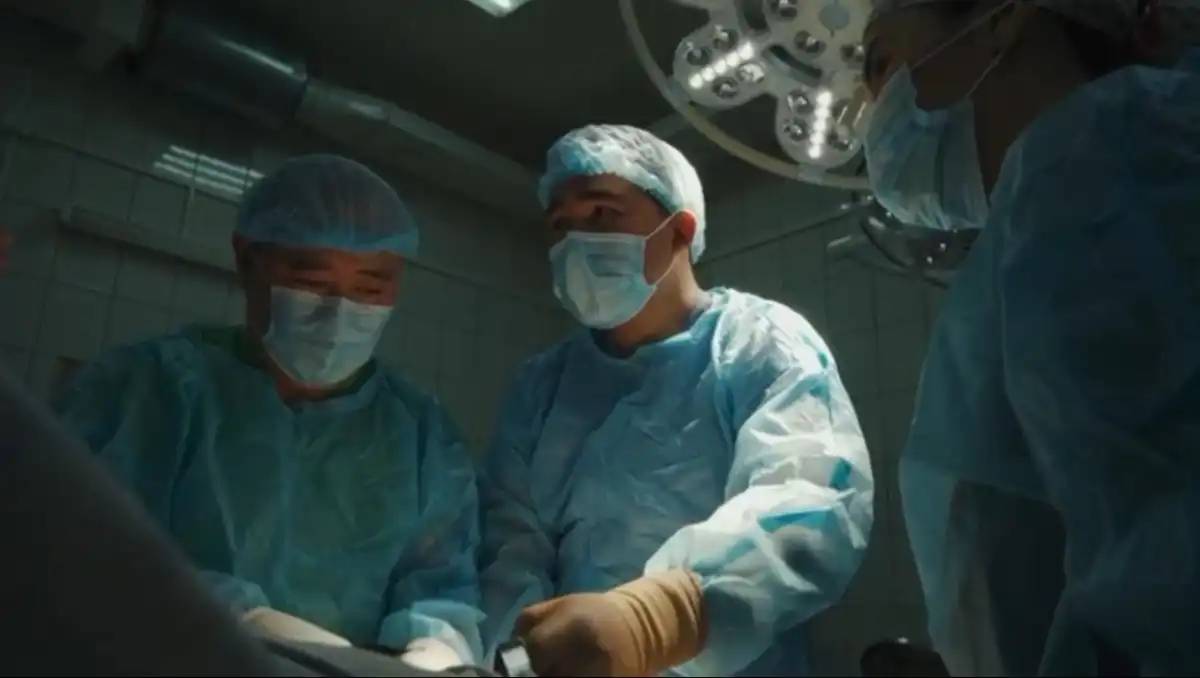 Атырауда бұрын-соңды жасалмаған тізе буынын қалпына келтіру отасы сәтті аяқталды