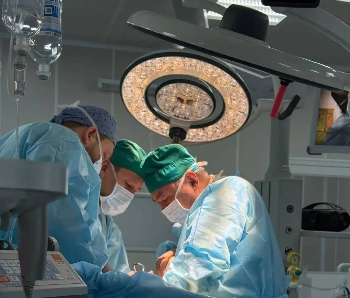 Дәрігерлер бір мезгілде жүрекке ота жасап, бүйректі алып тастады