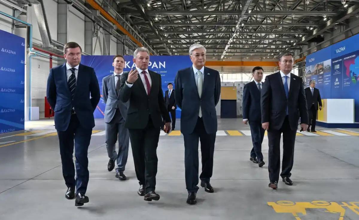 Президент KazPan сэндвич-панелдерін өндіретін зауытты аралап көрді