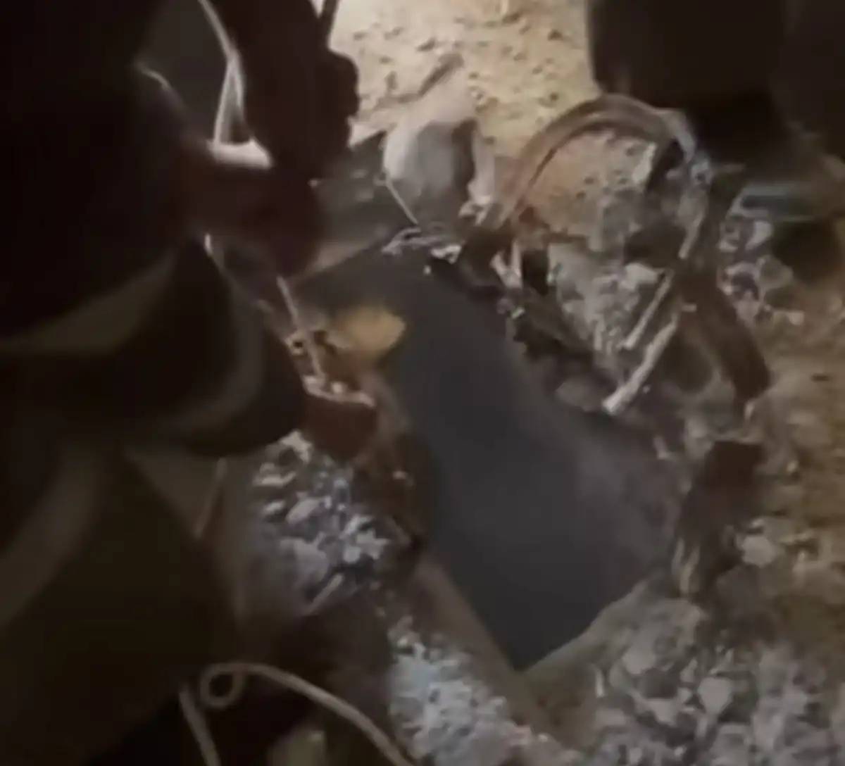 Түркістанда бір жасар бала әжетхана шұңқырына түсіп кетті