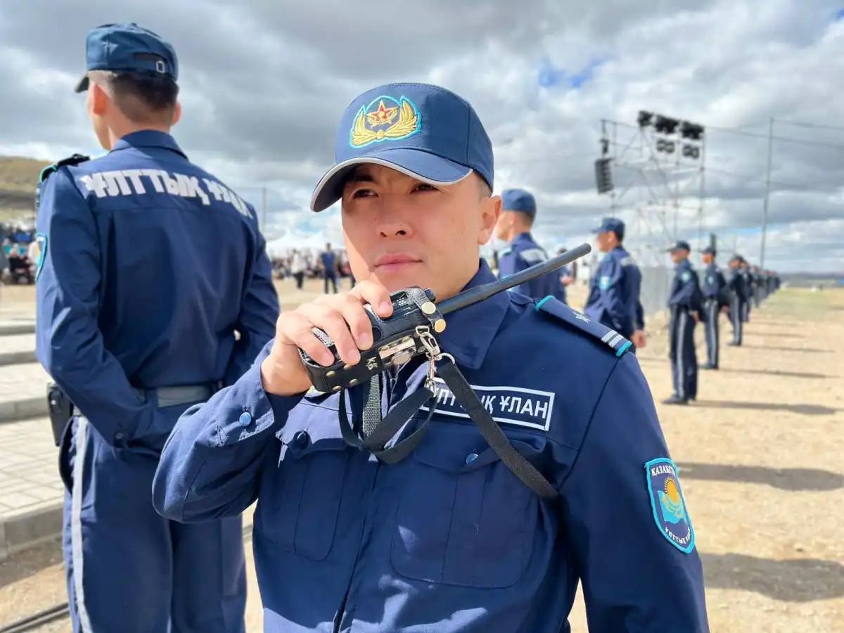 Абайдың 180 жылдығы: Ұландық сарбаздар жоғалған балаларды тапты