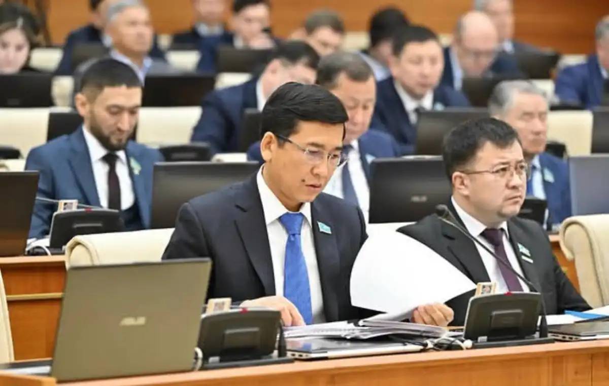 «Бұл – үлкен мәселе»: Аймағамбетов Назарбаев университетін сынға алды