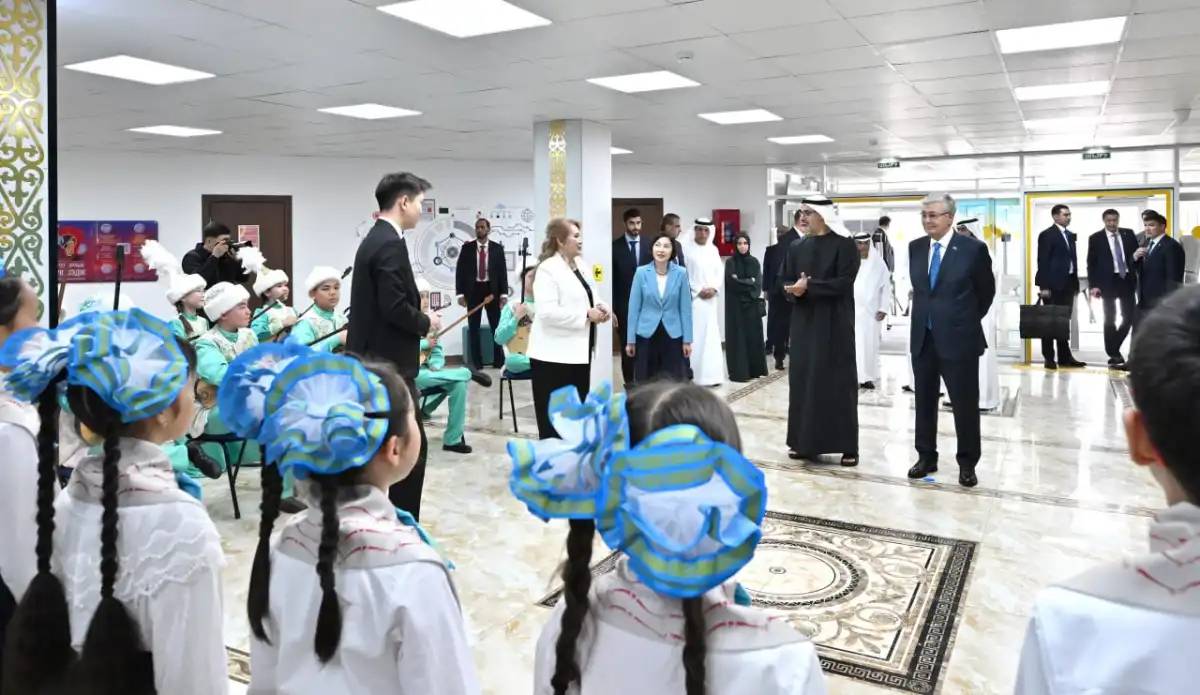 Абу Дабидің Тақ мұрагері елордадағы №84 мектеп-лицейге барды