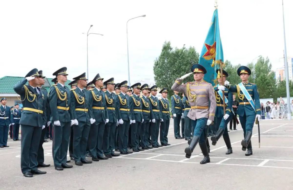 Қарулы күштер қатары әскери колледждің 90 түлегімен толығады