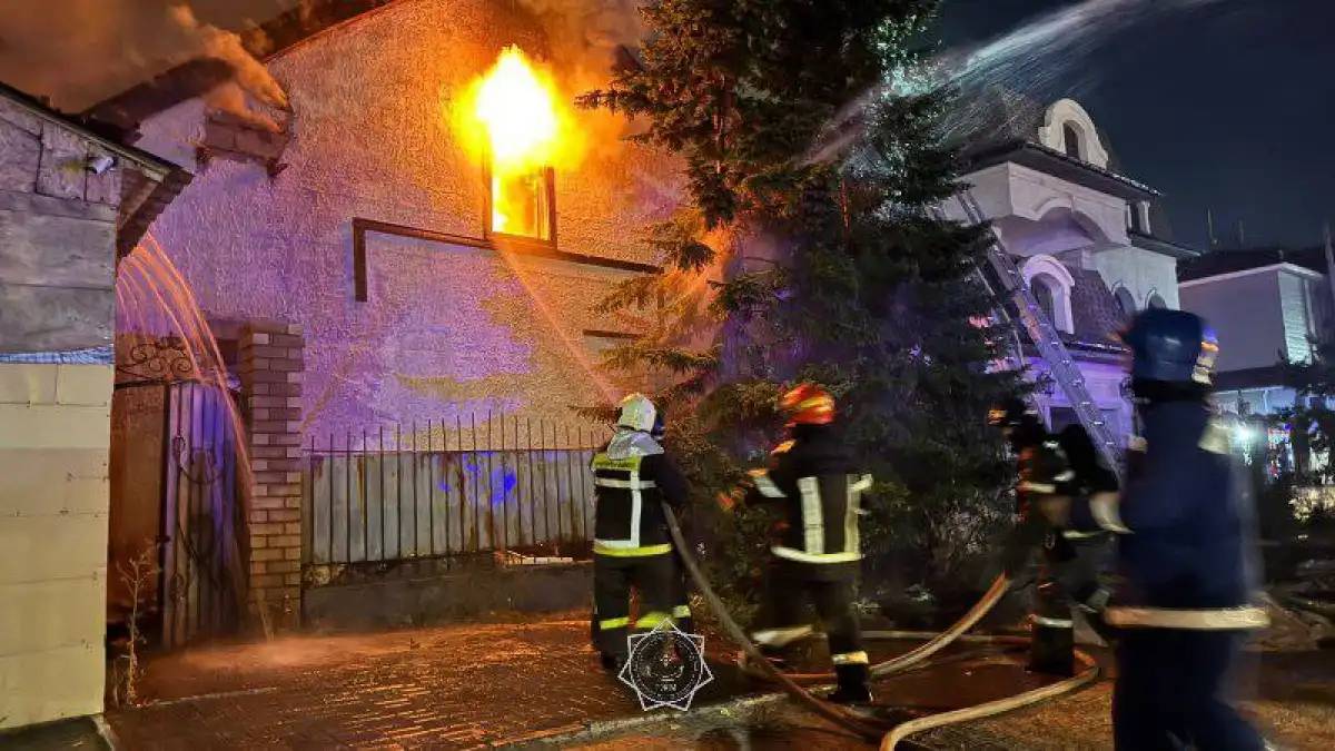 Астанада қонақүй өртенді (ВИДЕО)