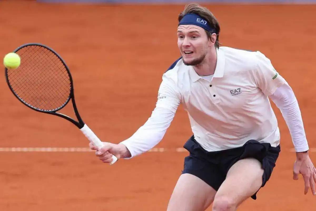 Александр Бублик Мадридтегі турнирде қазіргі чемпионды жеңді