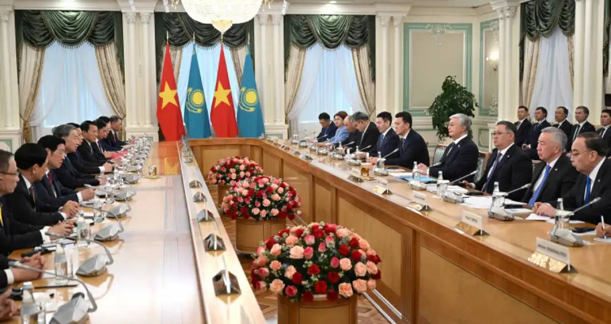 Қасым-Жомарт Тоқаев пен То Лам кеңейтілген құрамда келіссөз жүргізді