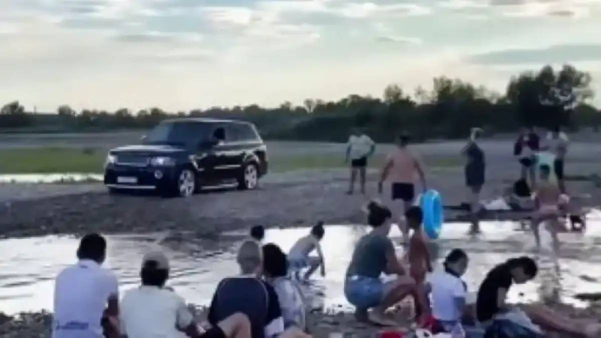 Жағажайда көлікпен «шоу» жасаған жүргізуші жауапқа тартылды (ВИДЕО)