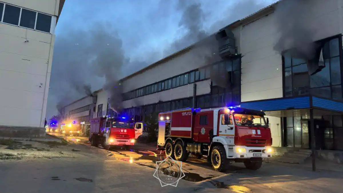 Елордада ірі сауда орталығы өртенді (ВИДЕО)