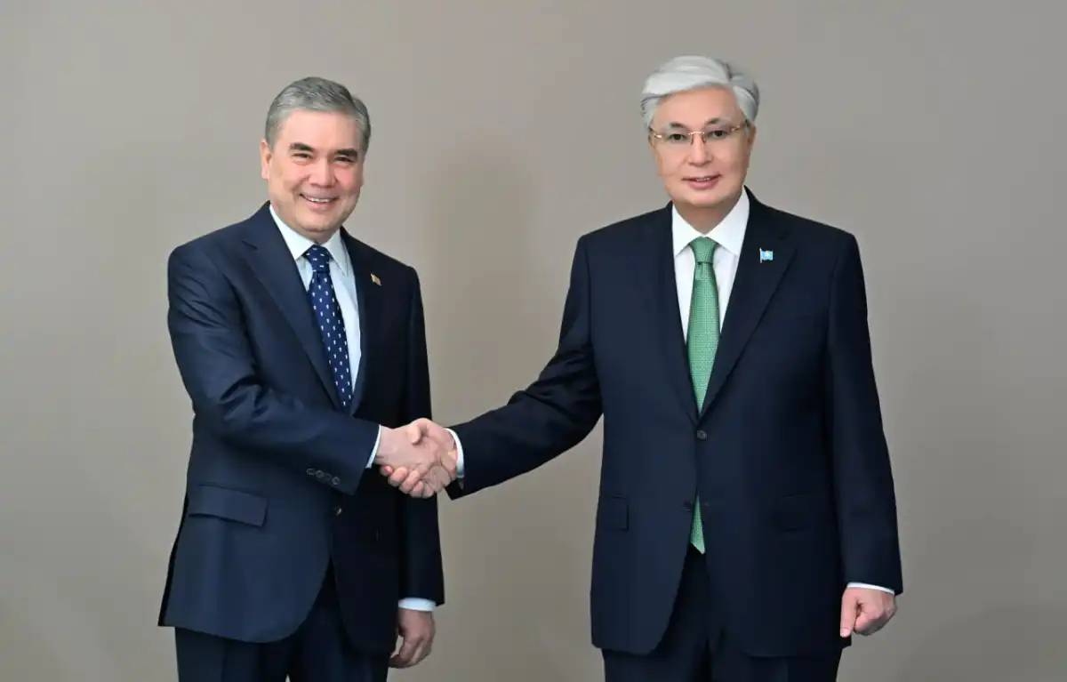 Қасым-Жомарт Тоқаев Гурбангулы Бердімұхамедовпен бейресми кездесу өткізді