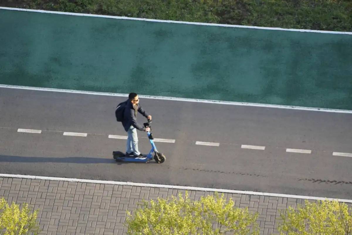 Электросамокатпен жүру ережесі қандай? Полиция департаменті түсіндірді