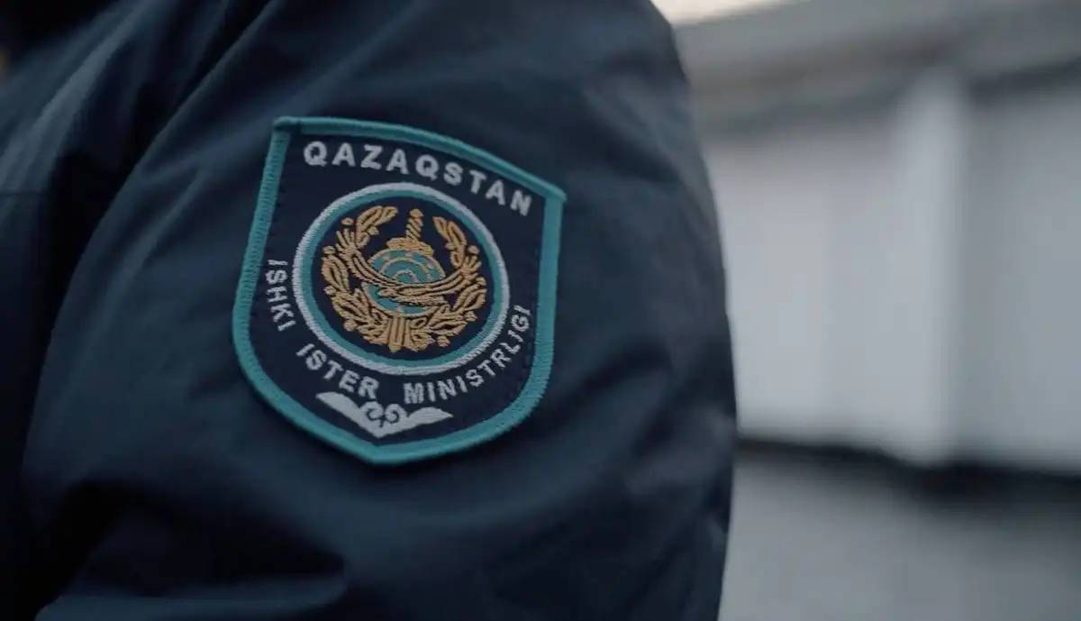 Полиция қызметкерлері қан тапсырды