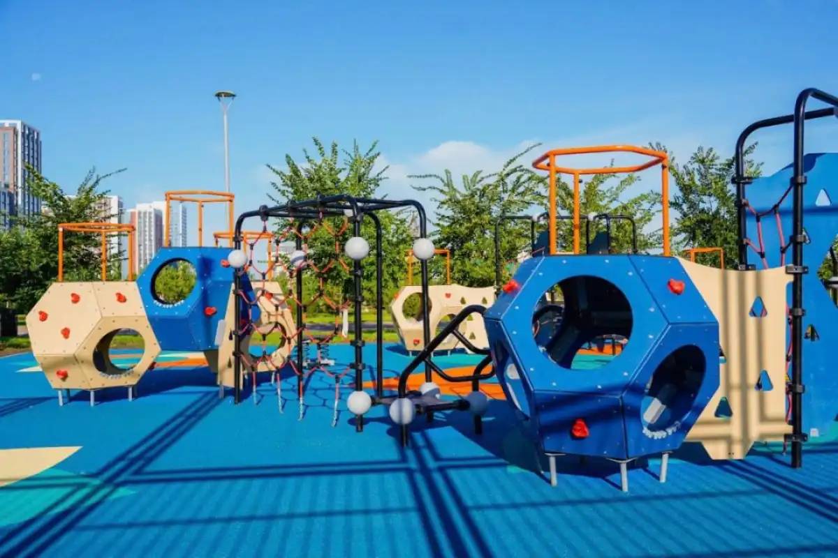 Есіл ауданында абаттандыру жұмыстары жүргізіліп жатыр