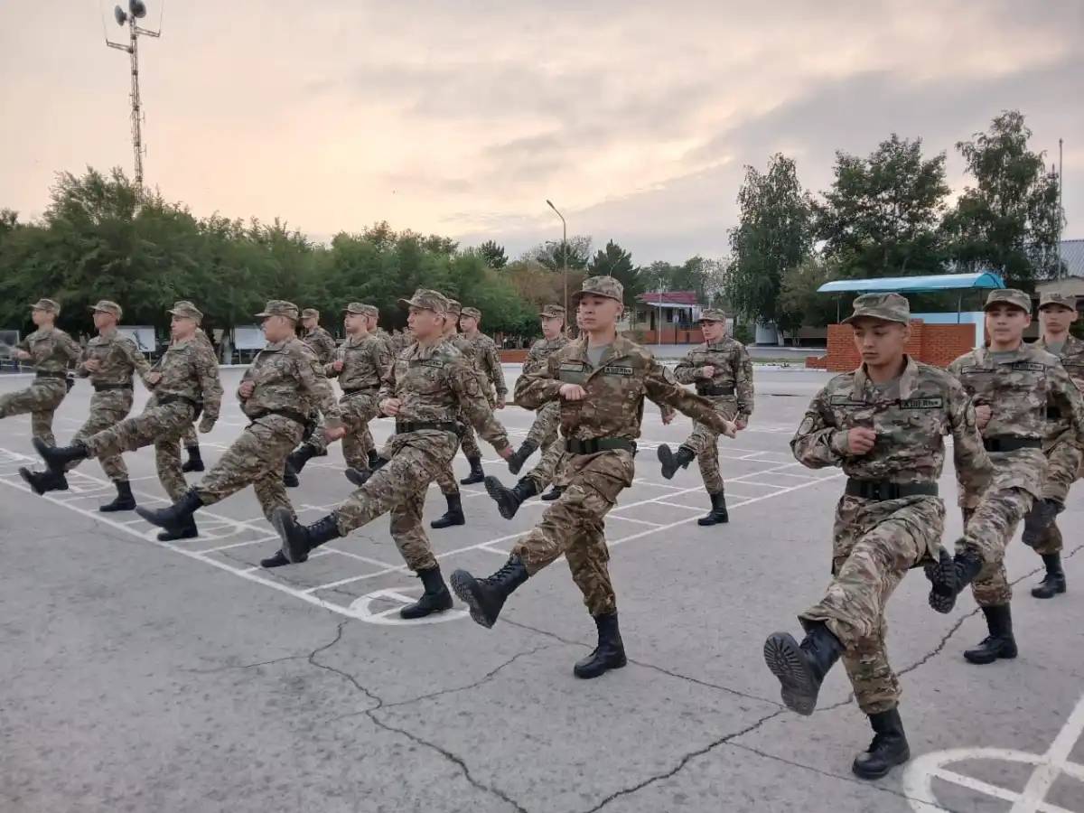 Әскерге шақырылған жастар Қарағандыға барды