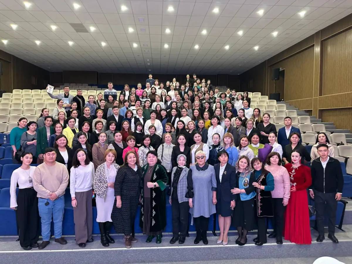 Астаналық педагогтер балалар журналының авторымен кездесті