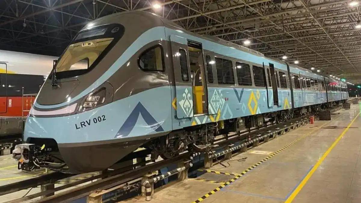 650 жолаушыға дейін сыйдыра алады: Қытайдан Астанаға LRT вагондарының алғашқы легі жіберілді