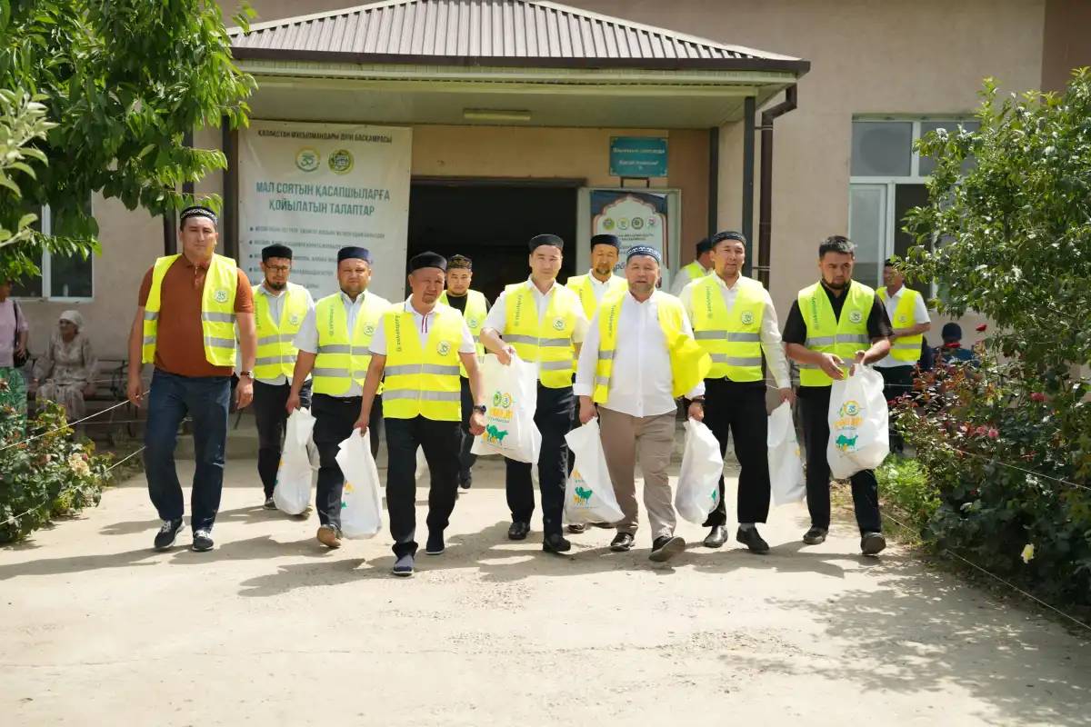 ҚМДБ 80 мыңнан астам отбасыға құрбандық етін таратты