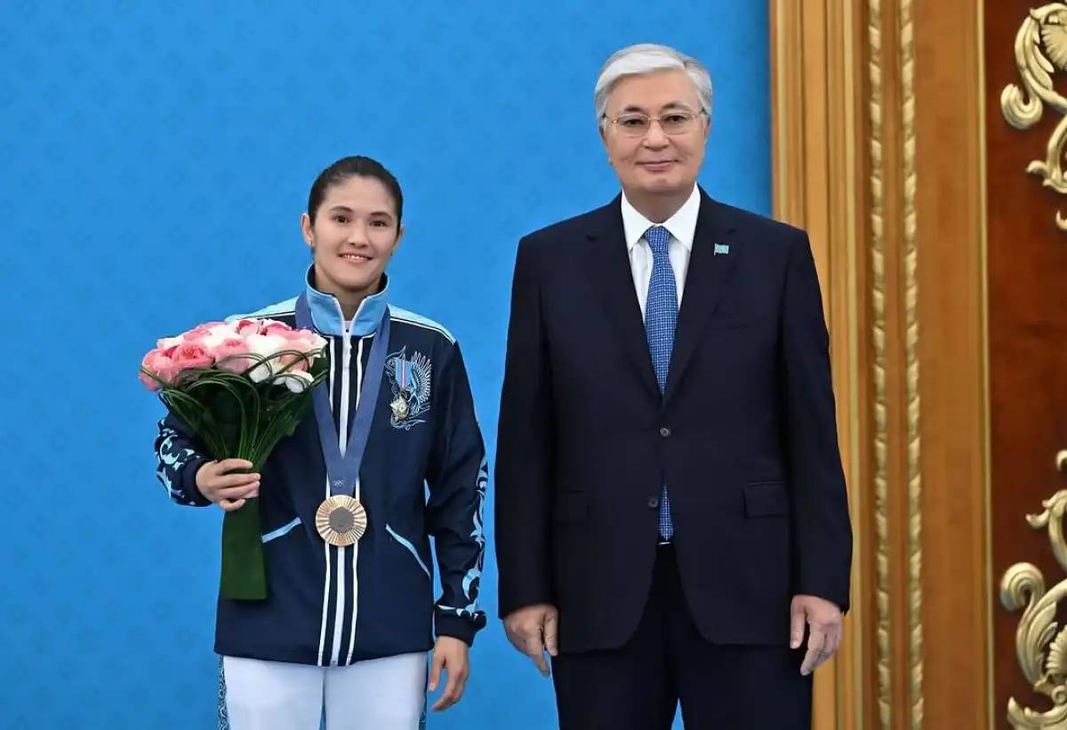 Президент боксшы Назым Қызайбайды тарихи жеңісімен құттықтады