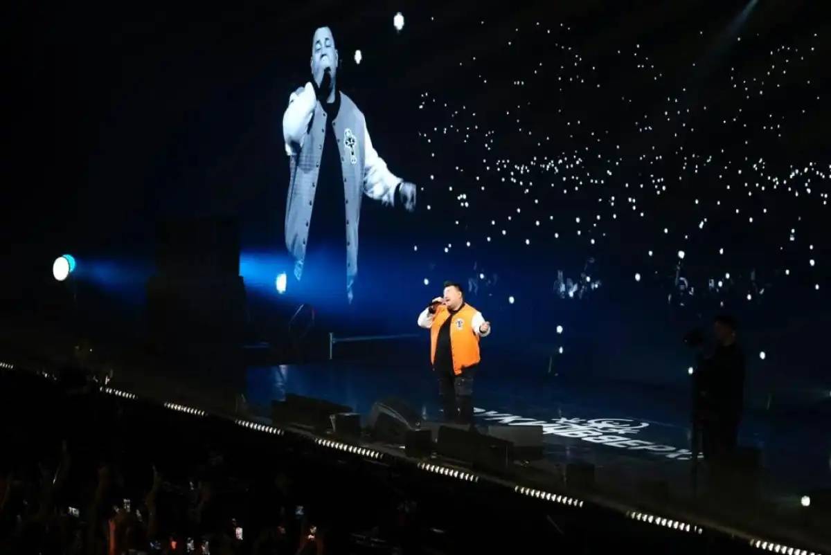 «Руки Вверх» тобының әншісі Астананың сұлулығы мен тазалығына таңданды