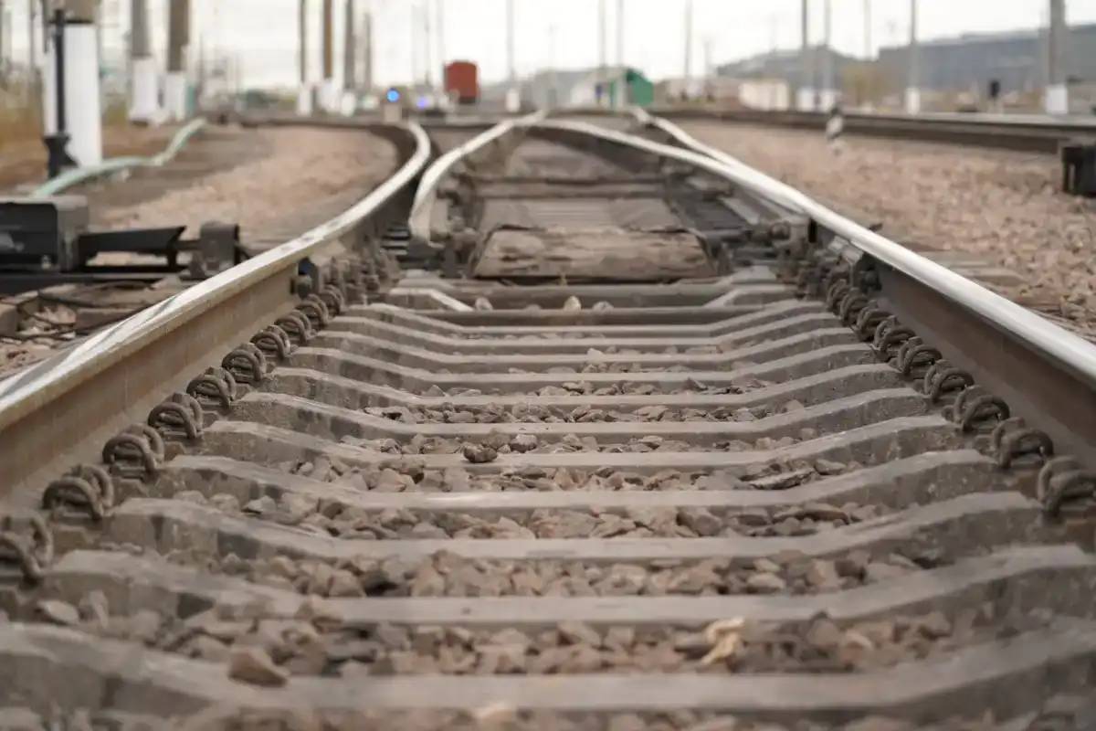 Қарағанды облысында екі жасар бала пойыз астына түсті