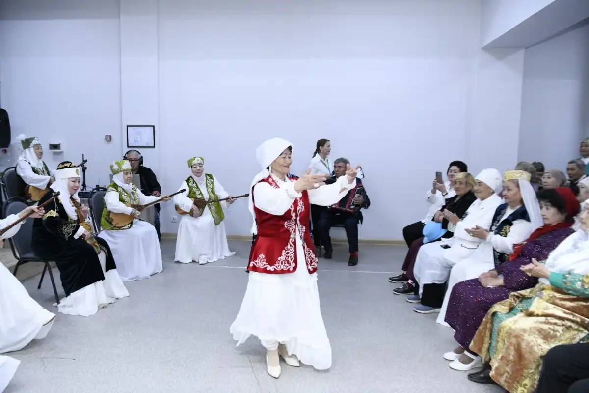 «Бір шаңырақ астында» : Елордалық белсенді зейнеткерлер Бірлік күніне орай концерт ұйымдастырды