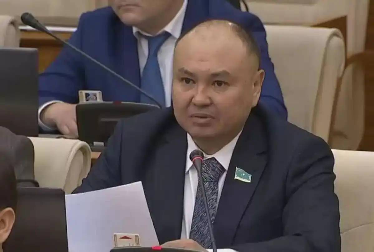 «Қашанға дейін ақшаны құмға сіңдіріп отырамыз»: депутат Ресейден 5 млрд теңгеге сатып алынатын су туралы айтты