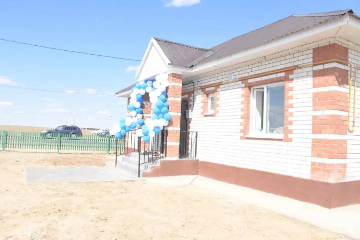 Ақтөбеде тағы бір ауыл тұрғындары жаңа үйлердің кілтін алды