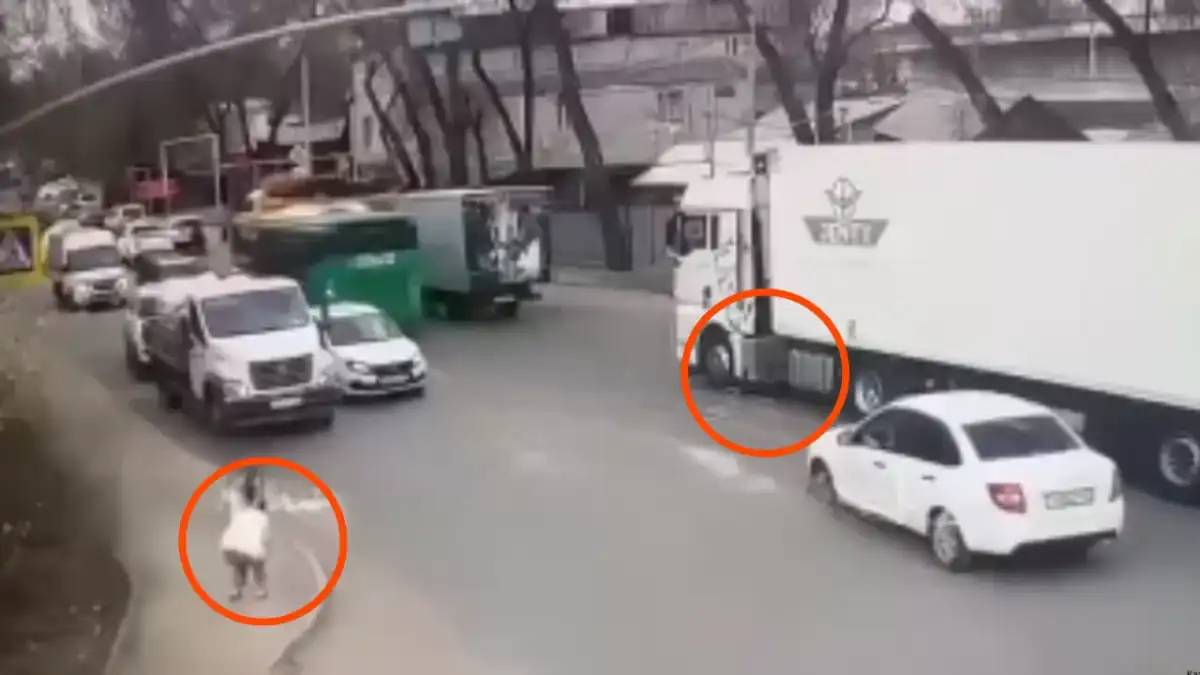 7 жасар қызды қағып кетті: Алматыдағы оқиғаға байланысты автобус жүргізушісі жауапқа тартылды