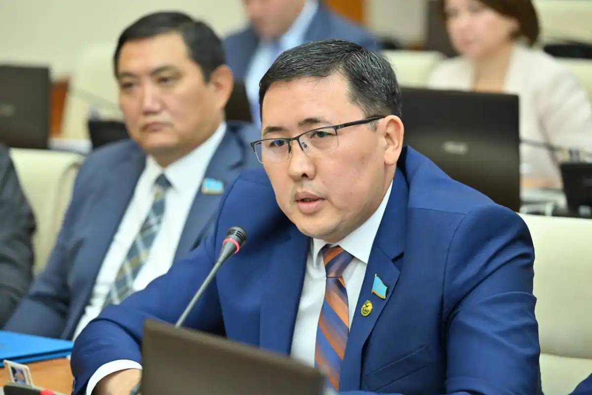 «Бір тиын да алған жоқ»: Анас Баққожаев агроғалымдардың мәселесін көтерді