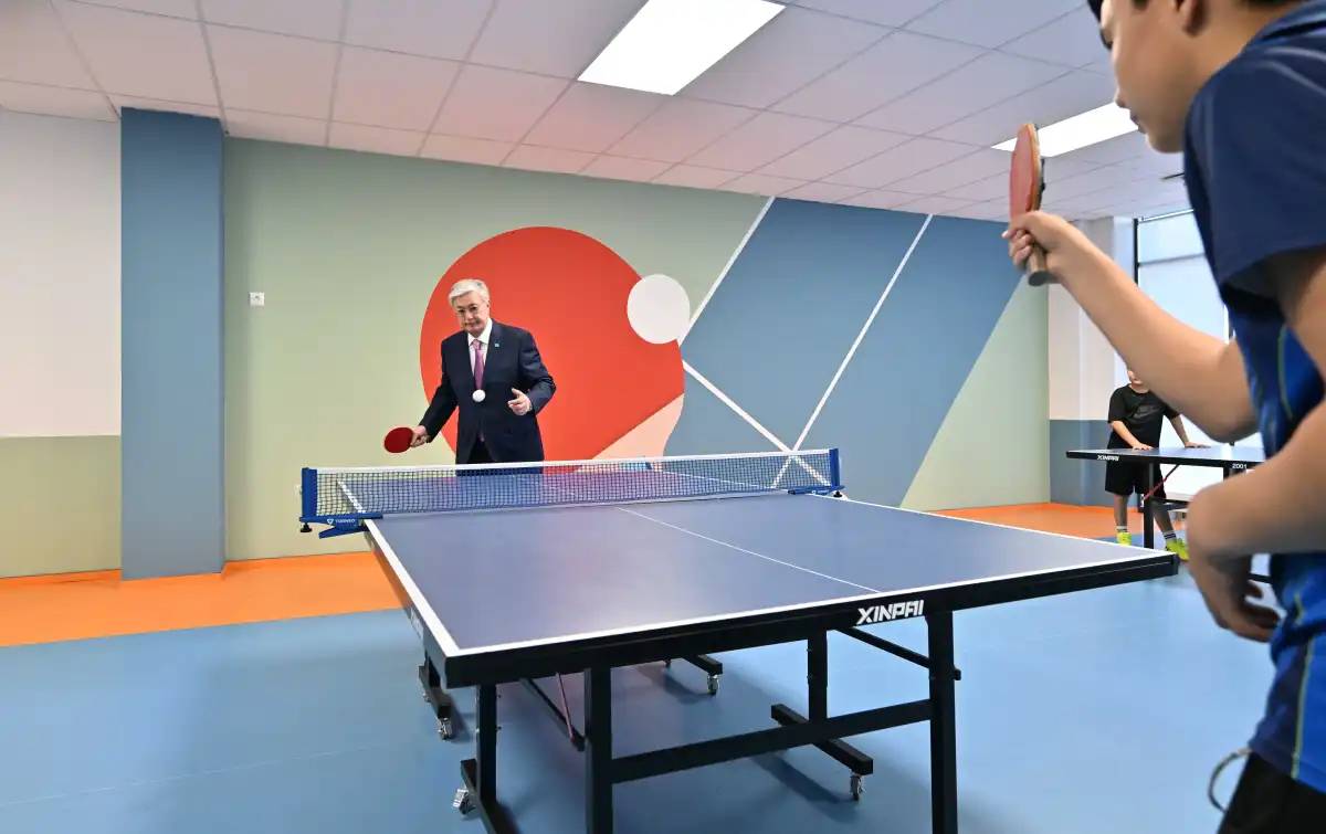 Қасым-Жомарт Тоқаев Шымкенттегі №2 Оқушылар сарайында теннис ойнады