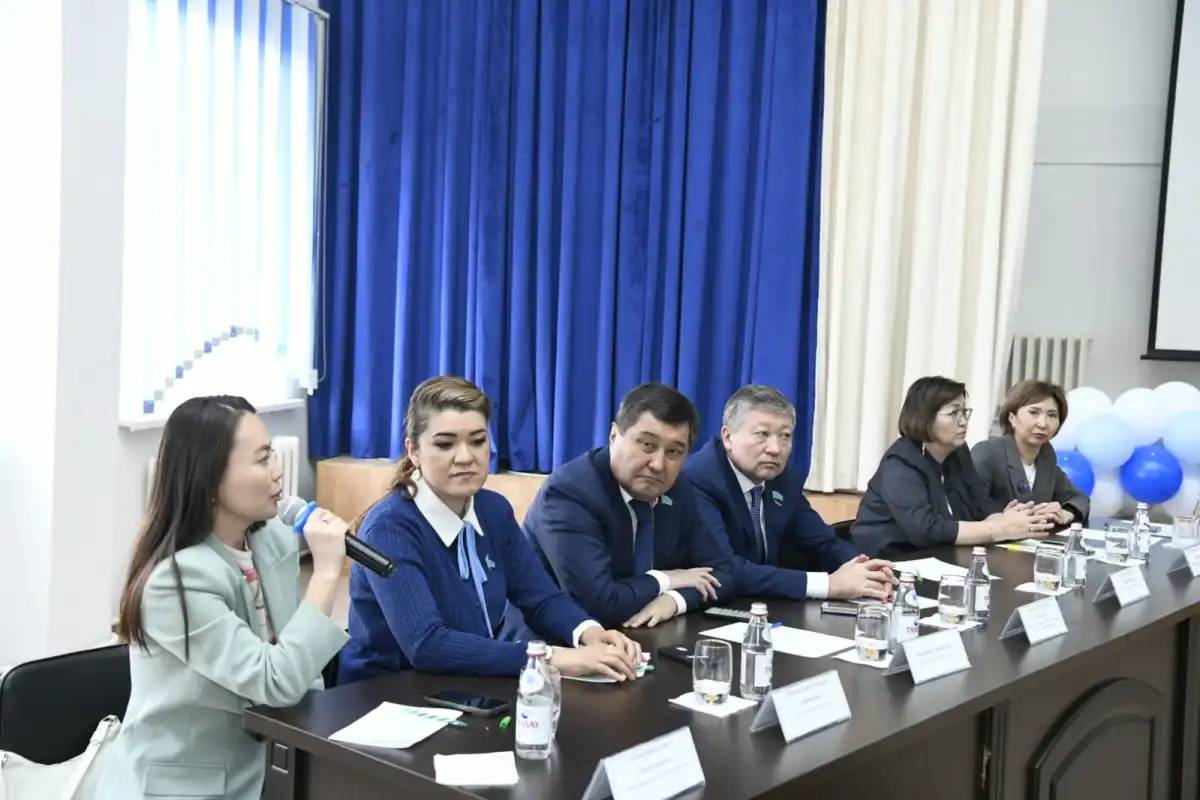 Елордалық мектепте аутизмі бар балалармен жұмыс істеу тәсілдері талқыланды