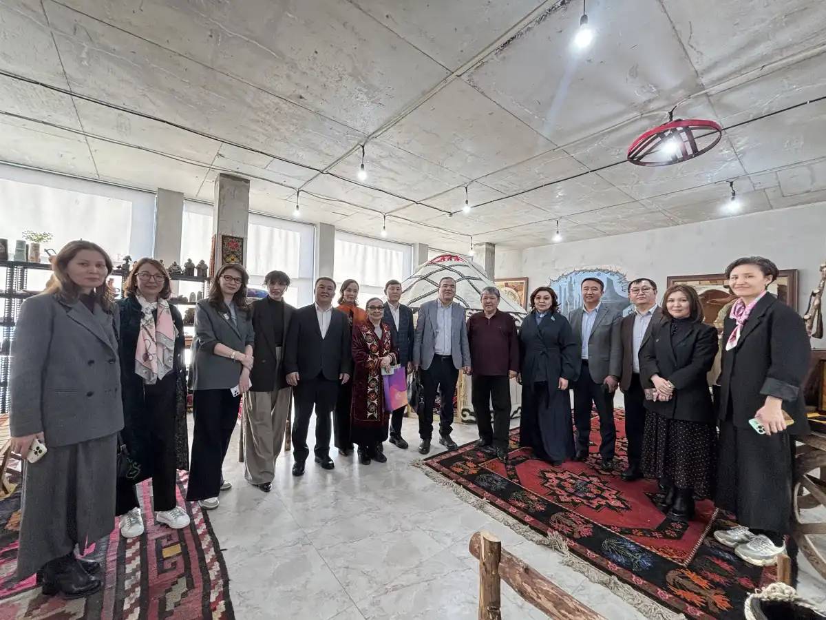 «Бас редакторлар клубы» мүшелері ÓzgeEpic креатив хабы жұмысымен танысты