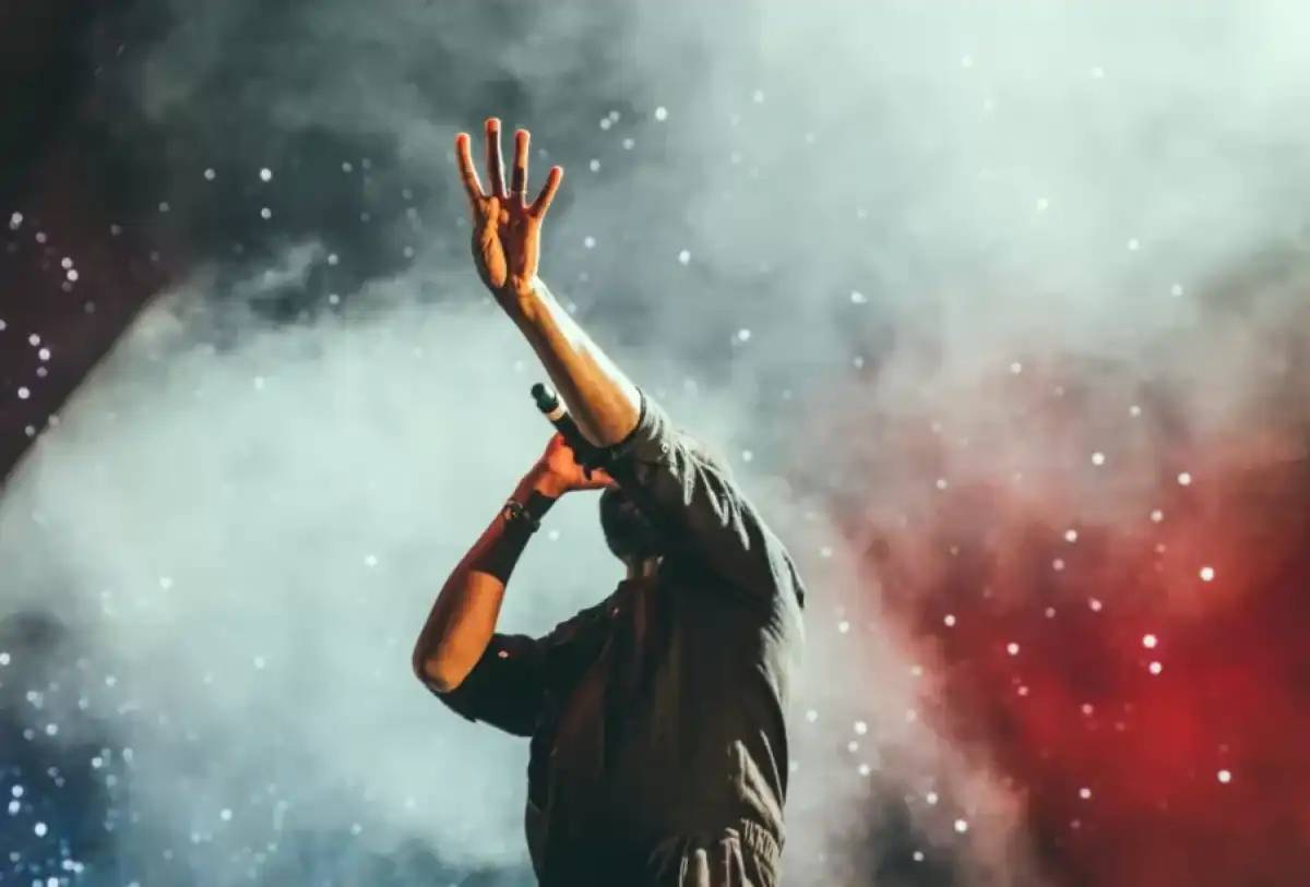 Әнші-әртістерге тықыр таянды