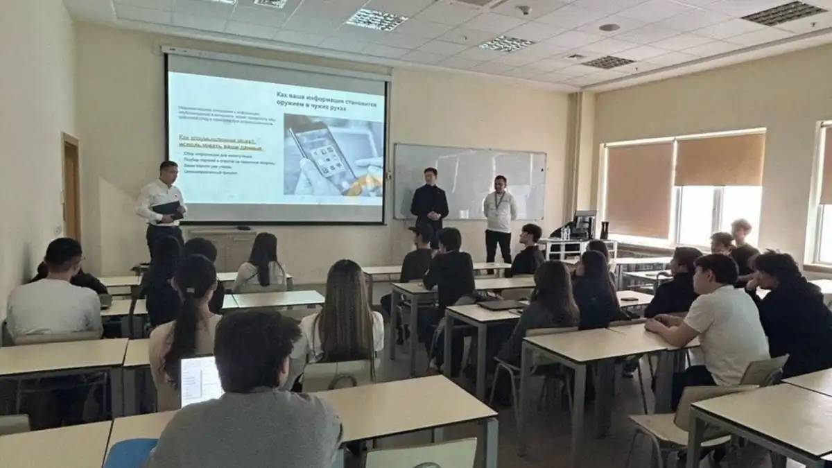 Астаналық полицейлер қаржылық сауаттылықты арттыру бойынша дәріс өткізді