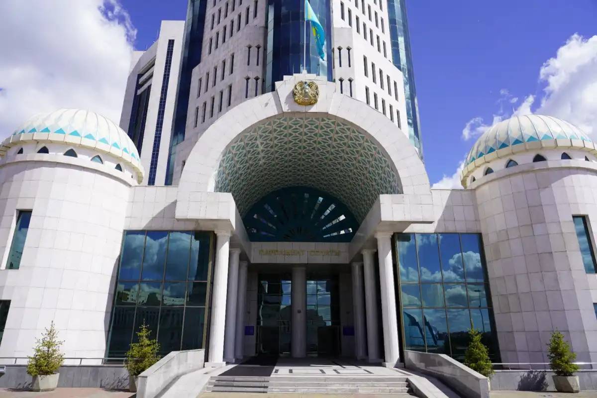 Сенат Жоғарғы Соттың судьяларын қызметінен босатты