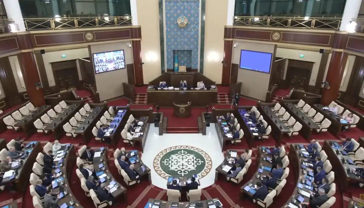 ҚҚС 16 пайыз болып белгіленді: мәжілісте жаңа Салық кодексі қабылданды