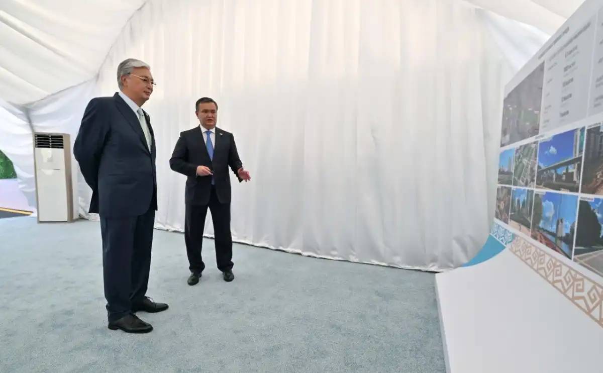 Мемлекет басшысы Астанадағы «Мыңжылдық» аллеясын абаттандыру жұмыстарымен танысты